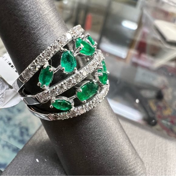 14k White Gold Diamond & Emerald Ring - Picture 8 of 8
